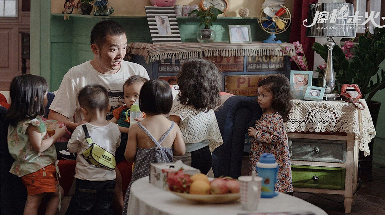 เมื่อรักเก่าและแฟนใหม่มากวนหัวใจ: รีวิวหนังตลกจีน 擦枪走火